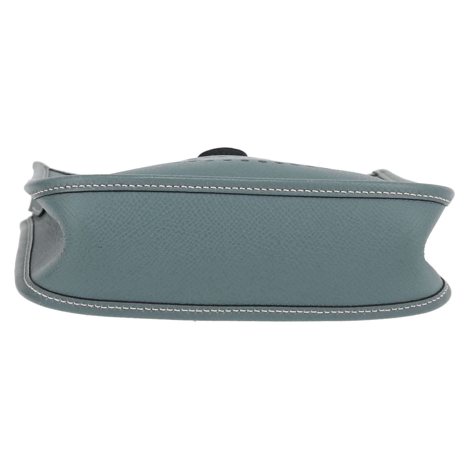 Sac bandoulière Hermès  Mini Evelyne en cuir epsom bleu - Detail D4