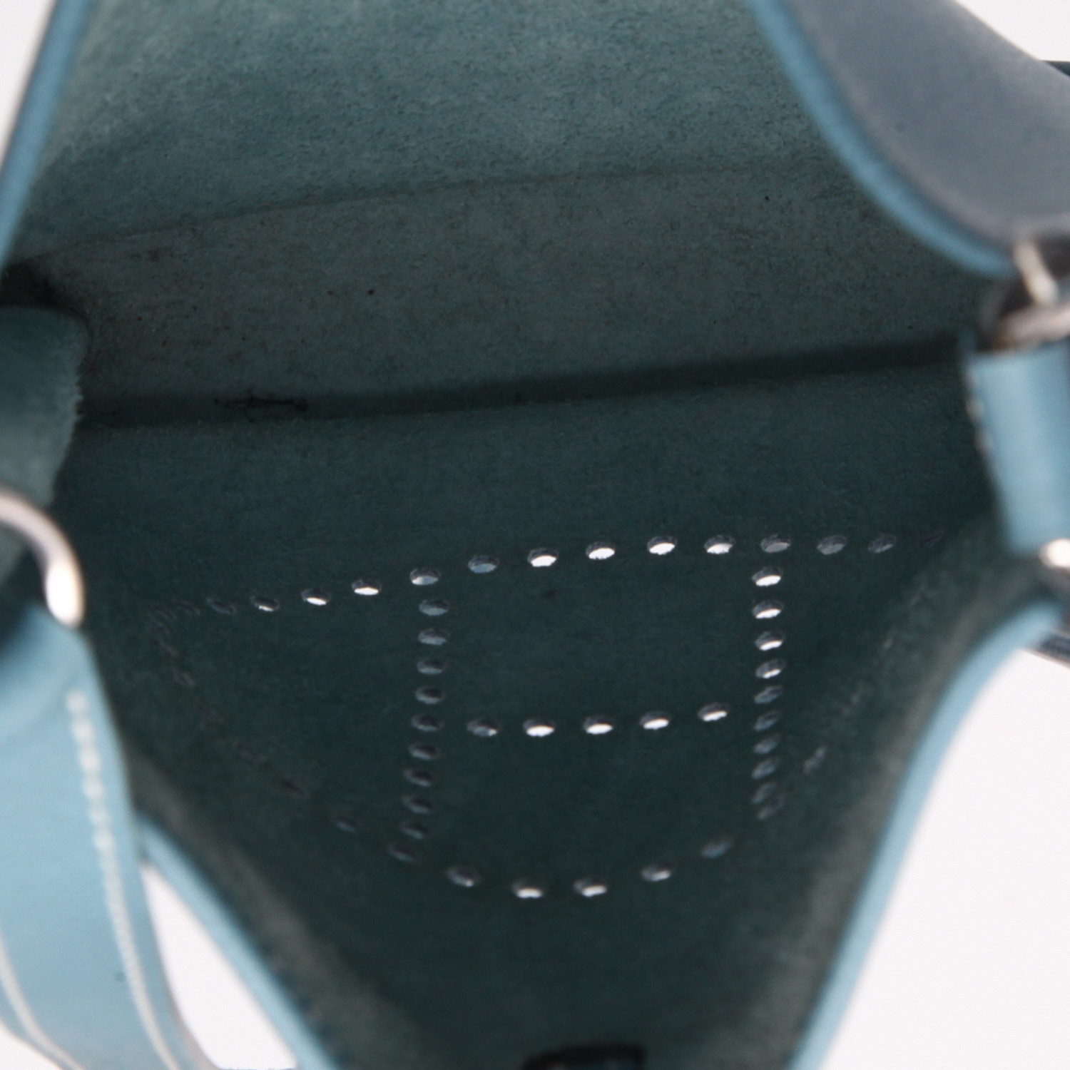 Borsa a tracolla Hermès  Mini Evelyne in pelle Epsom blu - Detail D8