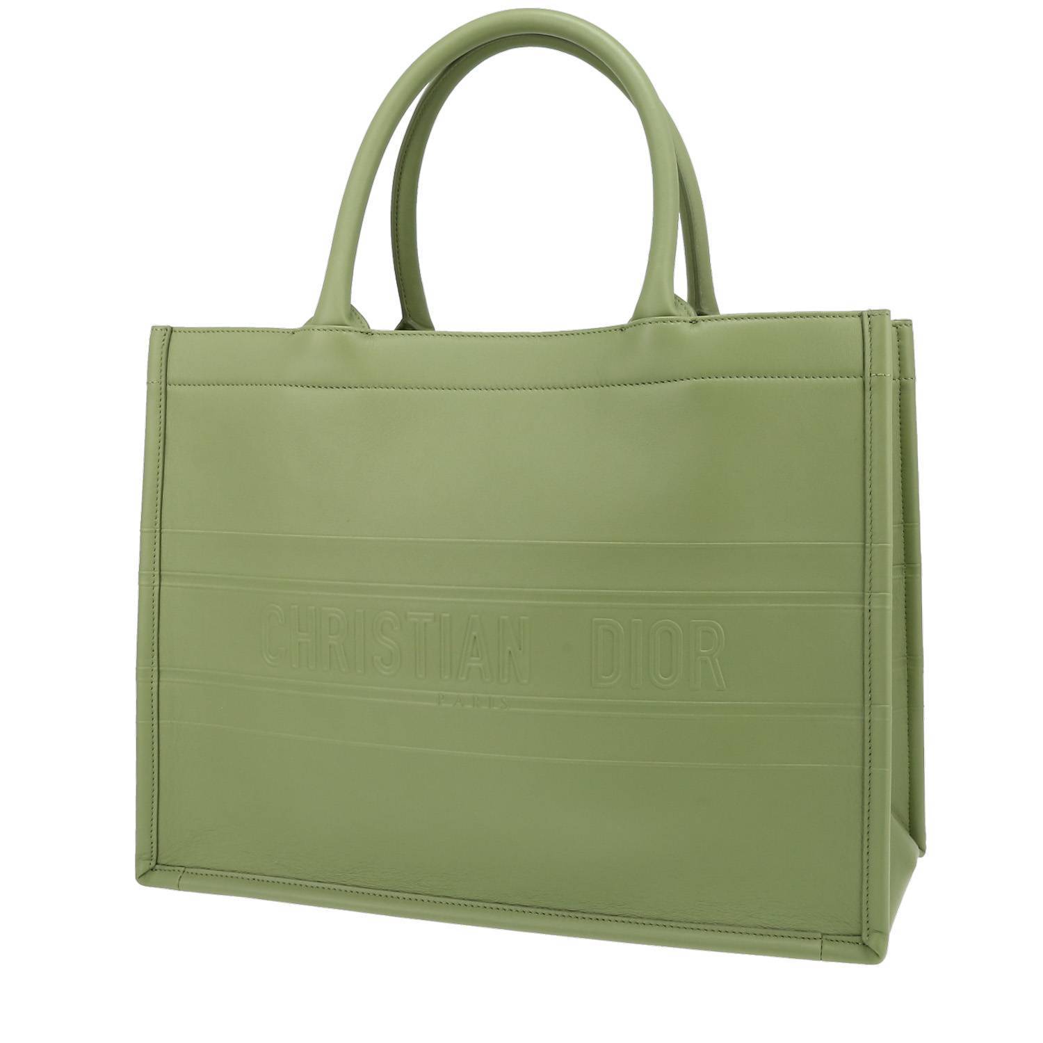 Sublime sac cabas Dior Book Tote en cuir vert, double poignée en cuir vert permettant un porté main. Intérieur en daim vert. Vendu avec dustbag. Signature: 