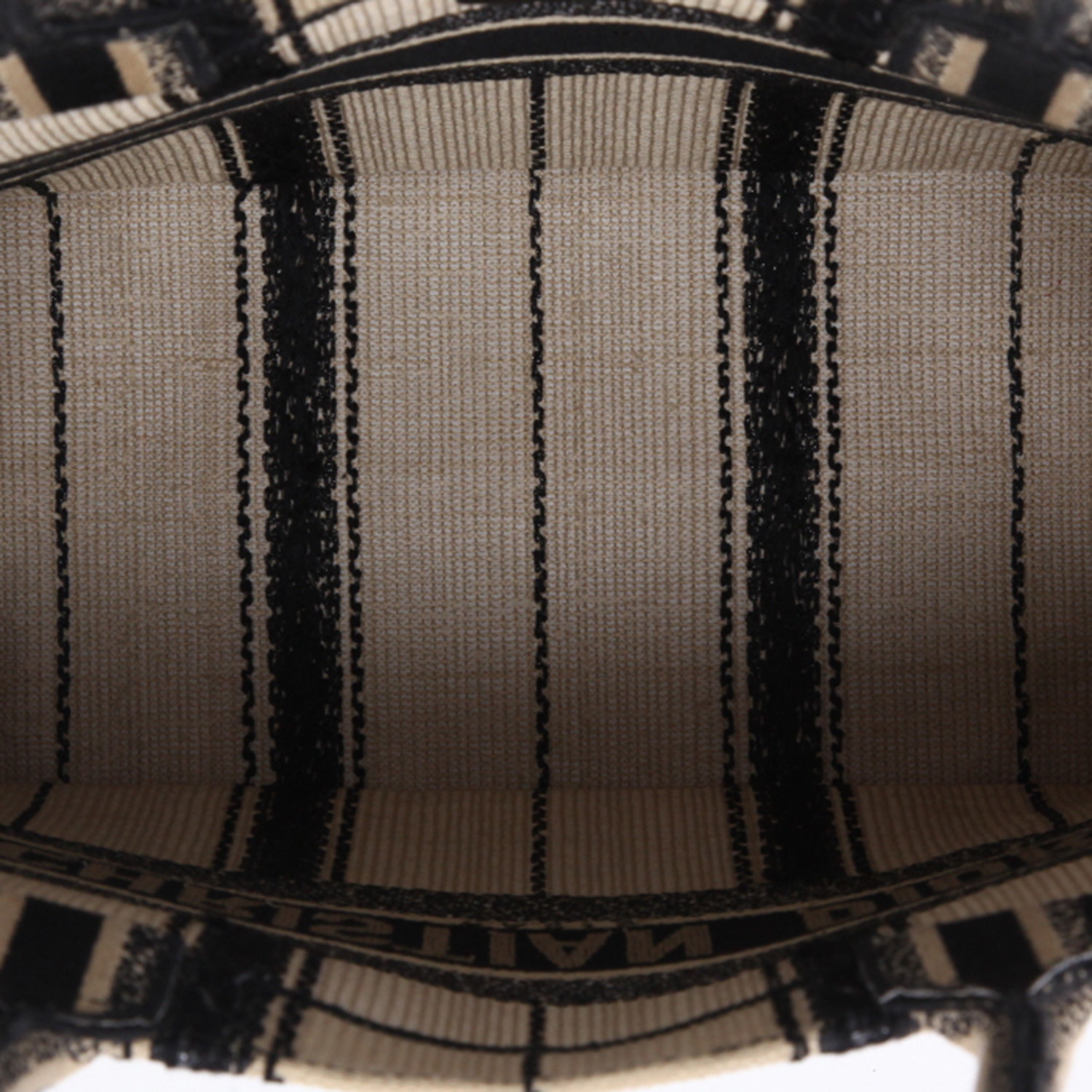 Bolso Cabás Dior Book Tote en lona negra y beige - Detail D8