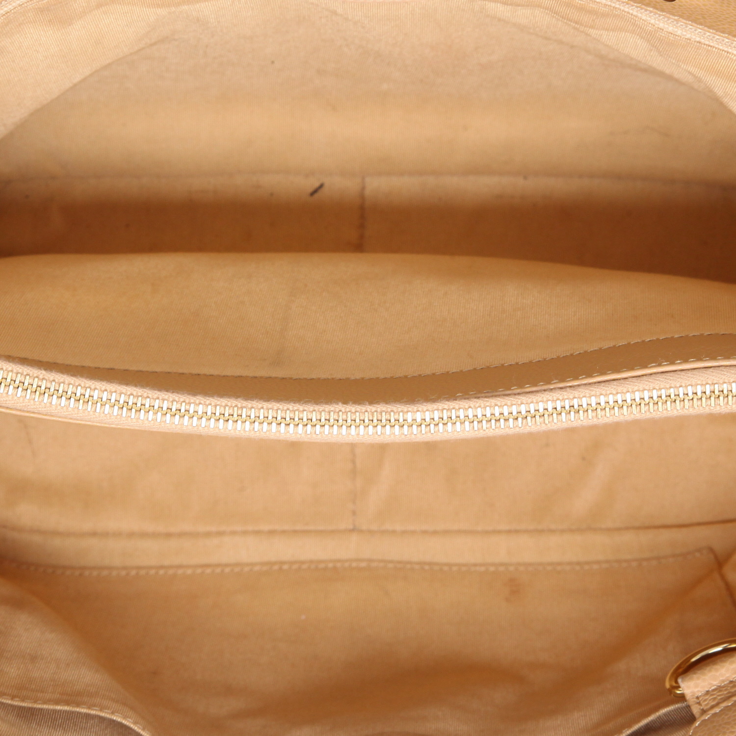 Bolso para llevar al hombro o en la mano Chanel  Shopping GST en cuero granulado acolchado beige - Detail D8
