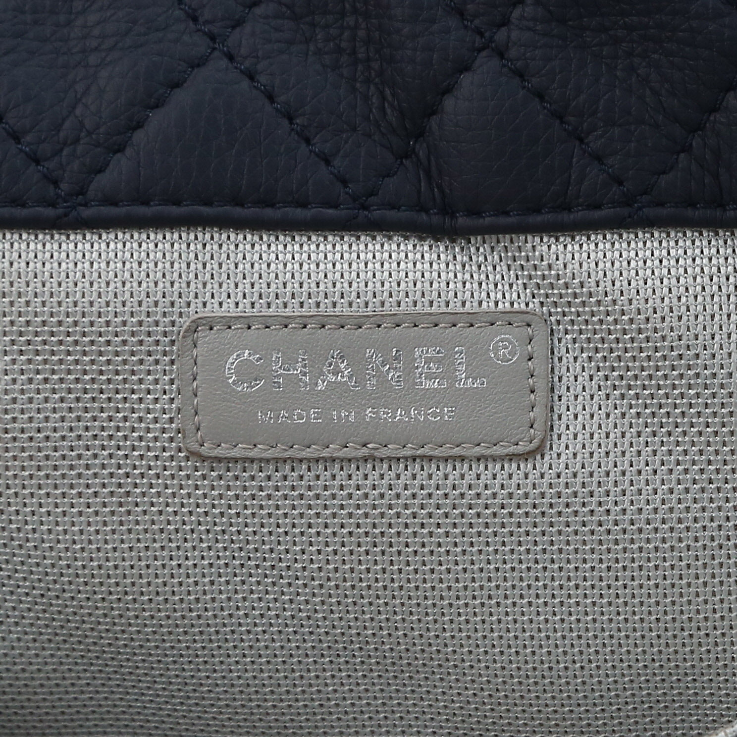 Chanel  Timeless Maxi Jumbo shoulder bag  in blue quilted leather - Detail D9