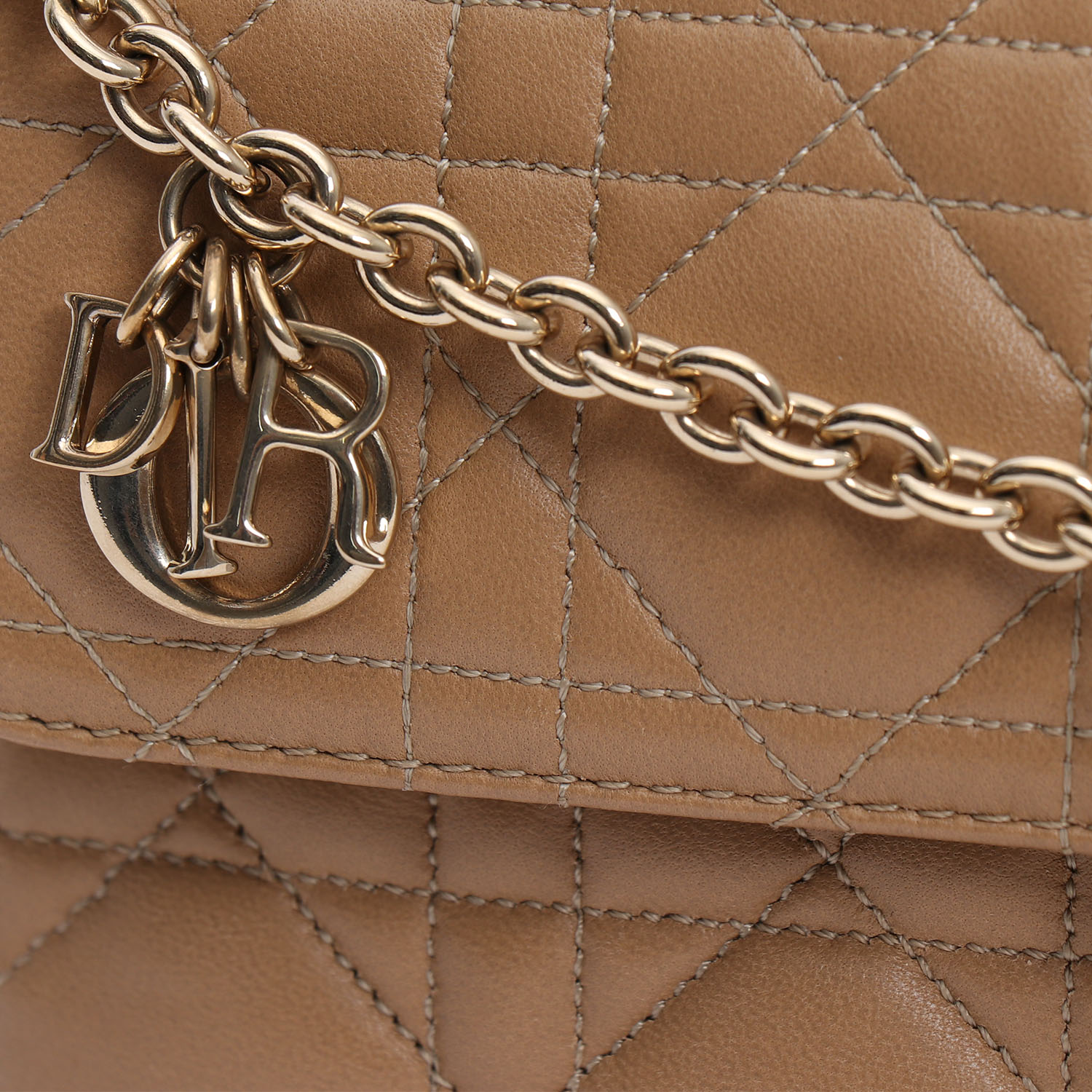 Borsa a tracolla Dior  Wallet on Chain in pelle cannage beige - Detail D1