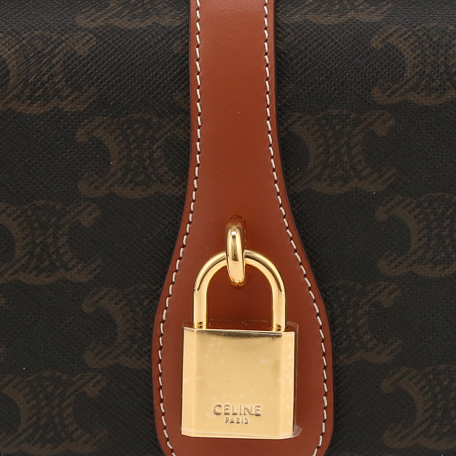 Bolso para llevar al hombro Celine  Tabou modelo mediano  en tejido "Triomphe" y cuero marrón - Detail D1