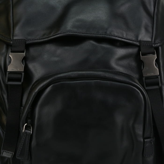 Prada   backpack  in black leather - Detail D1