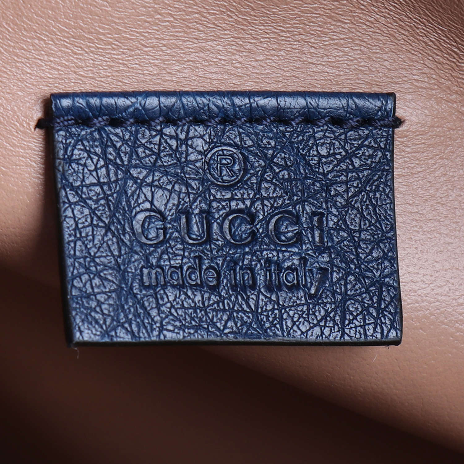 Gucci Zumi shoulder bag in dark blue ostrich leather - Detail D3