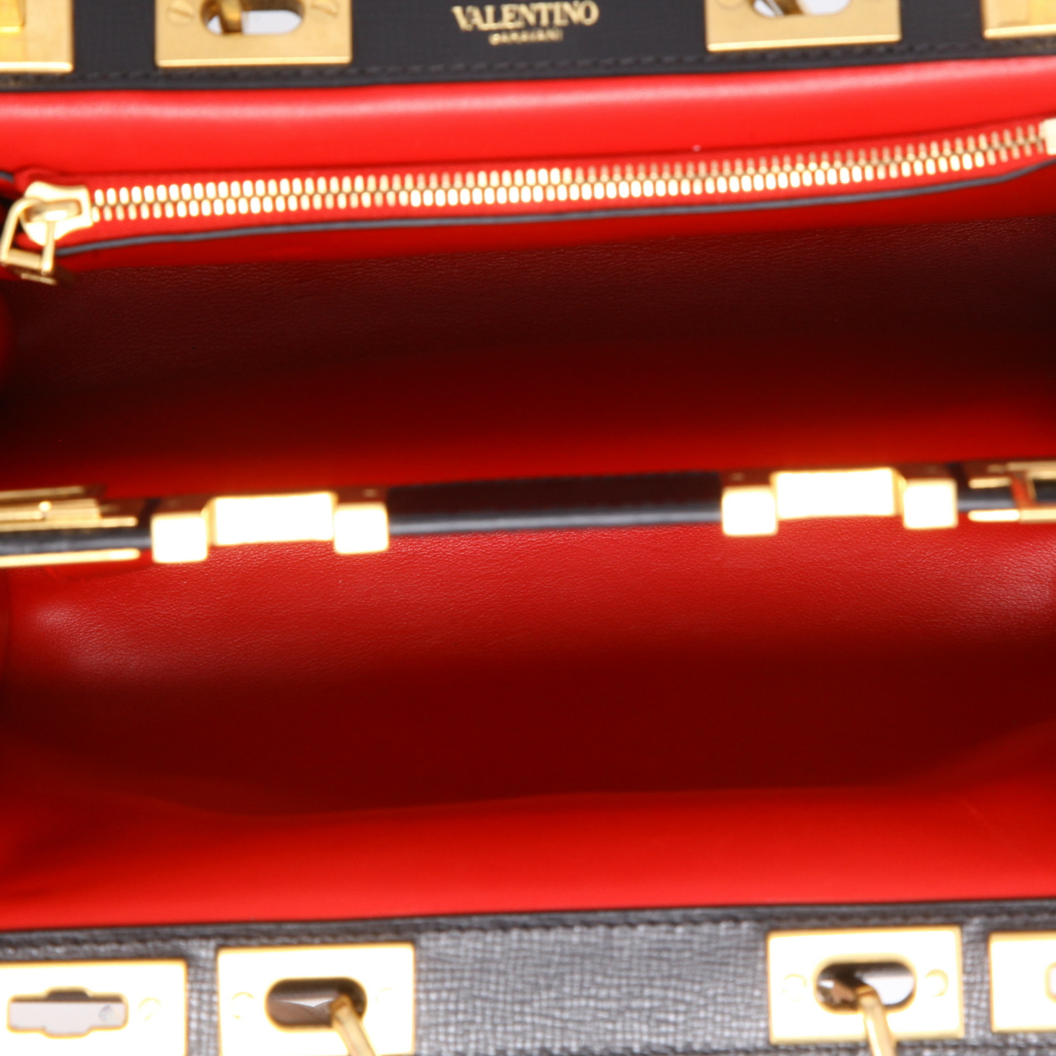 Sac à main Valentino Garavani  Rockstud Alcove en cuir noir - Detail D8