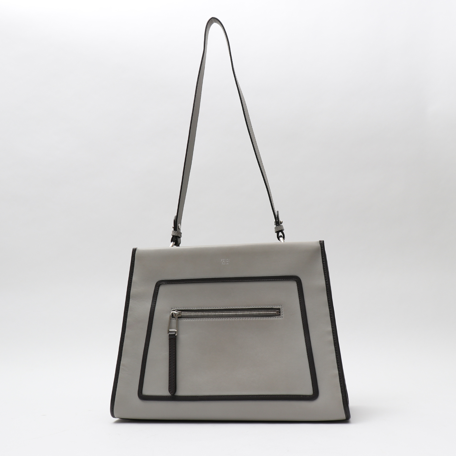 Bolso de mano Fendi  Runaway en cuero gris y negro - Detail D7