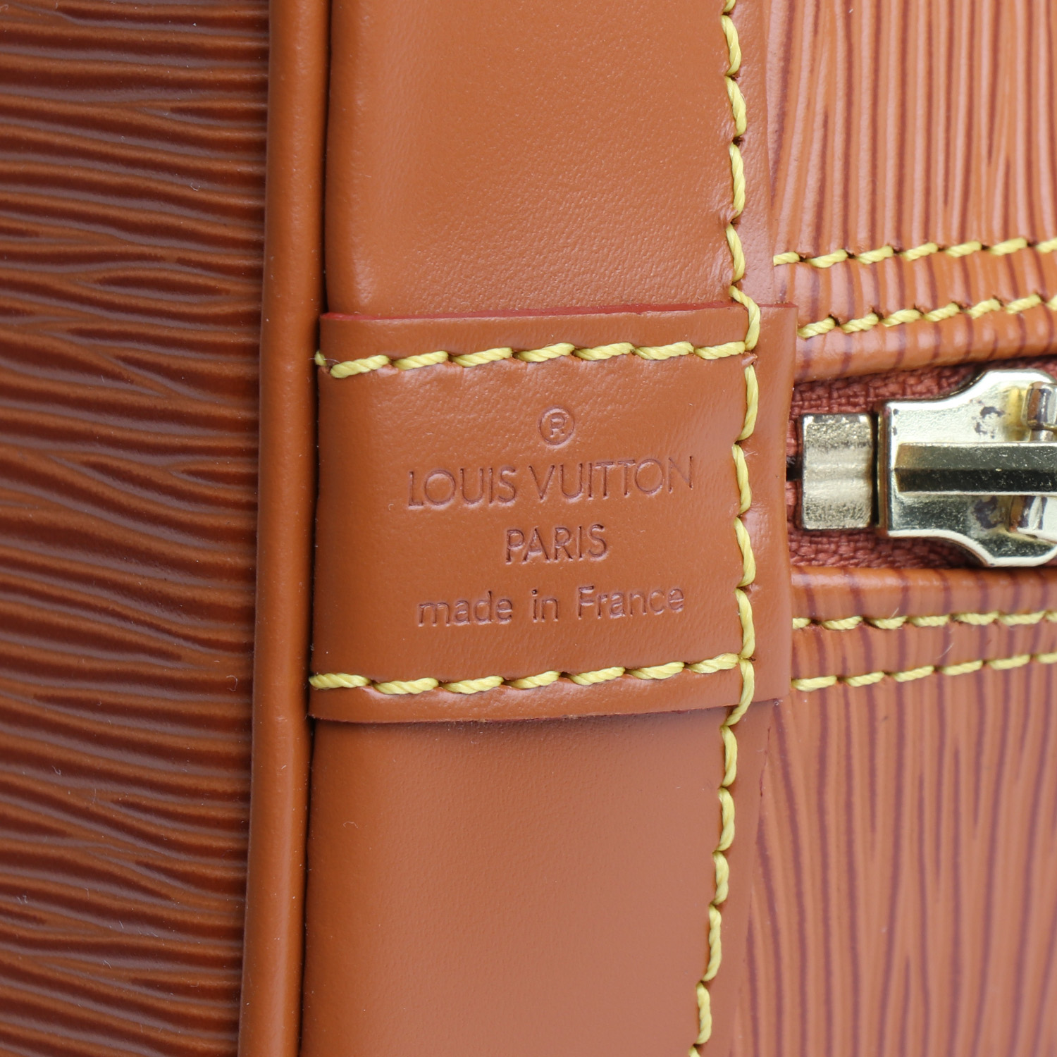Louis Vuitton  Alma handbag  in gold epi leather - Detail D3