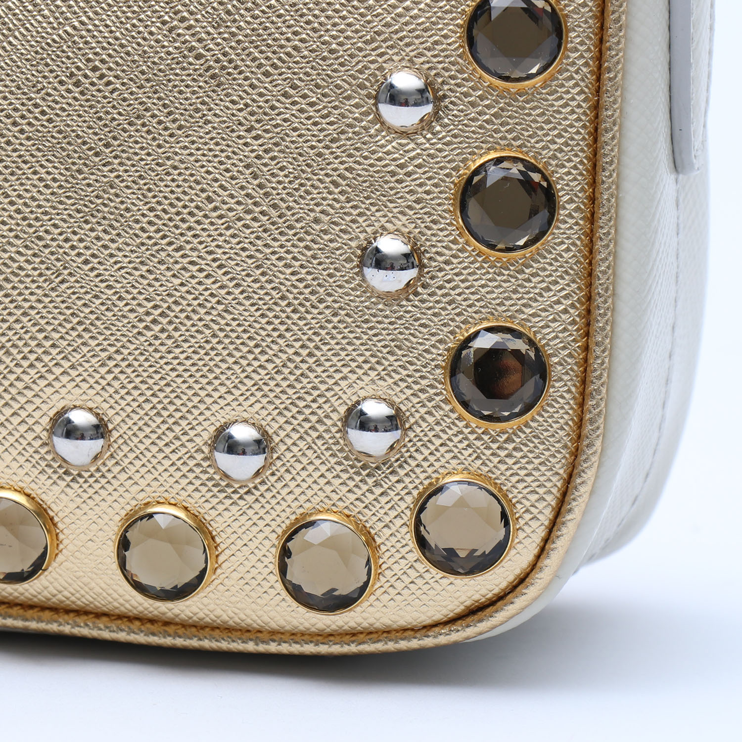 Sac à main Prada   en cuir saffiano doré et blanc - Detail D1