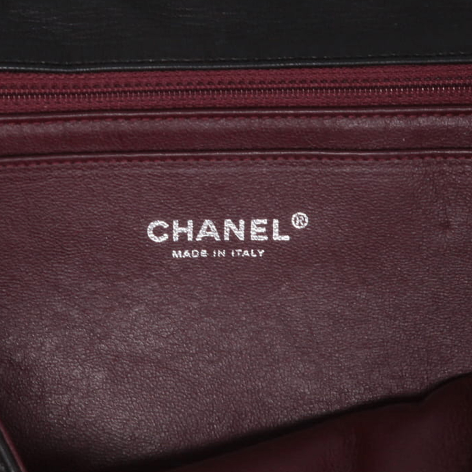 Bolso de mano Chanel  Timeless Jumbo en cuero acolchado negro - Detail D9