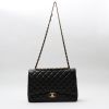 Borsa Chanel  Timeless Maxi Jumbo in pelle trapuntata nera - Detail D8 thumbnail