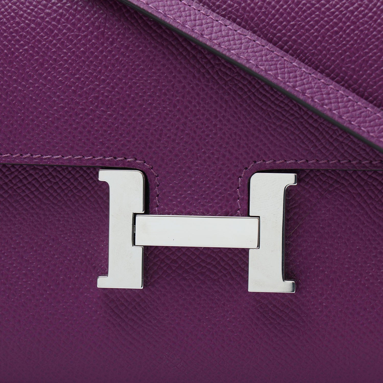 Borsa a tracolla Hermès Constance Constance Long To Go in pelle Epsom viola Anemone - Detail D1