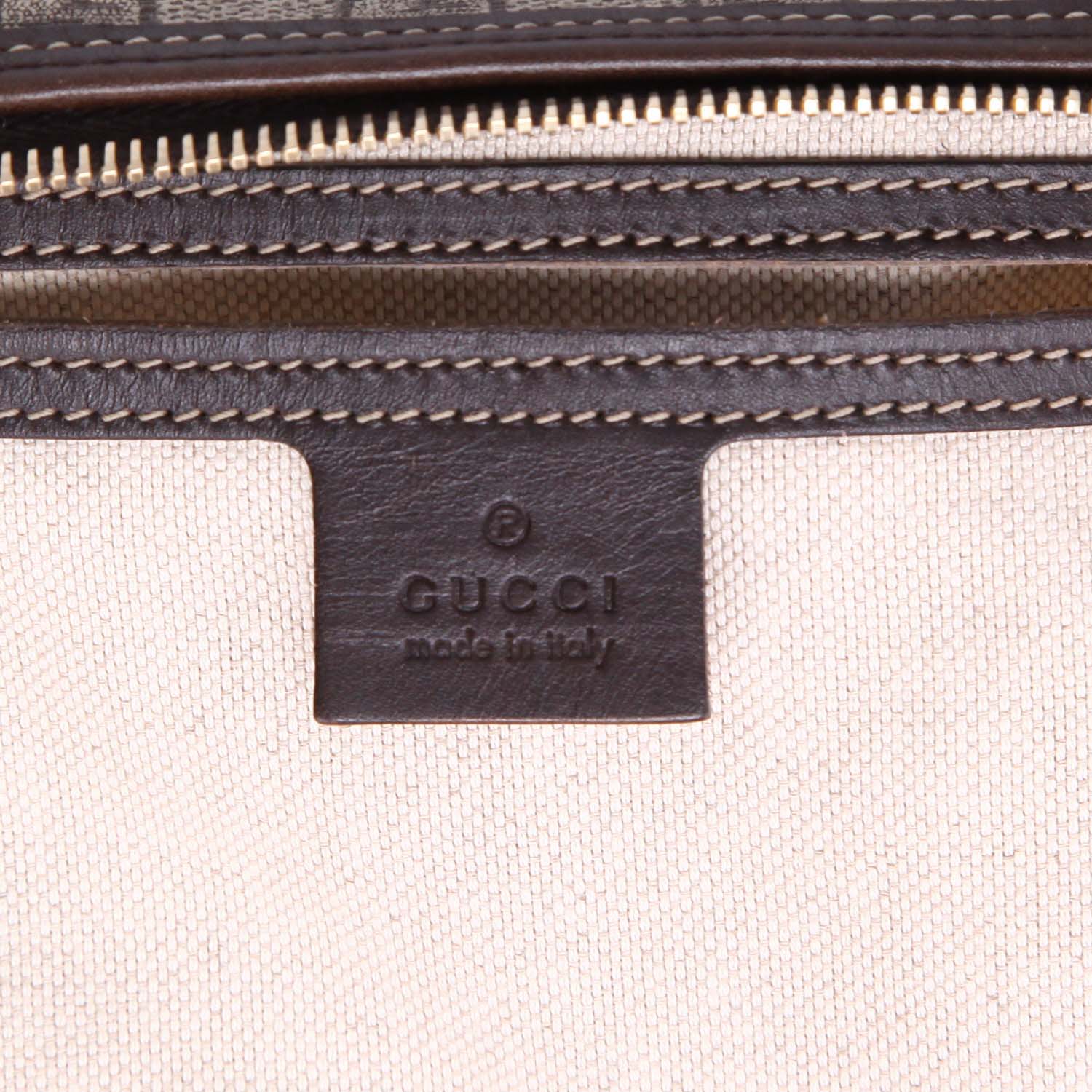 Sac de week end Gucci  Suprême GG en toile monogram enduite beige et cuir marron - Detail D9
