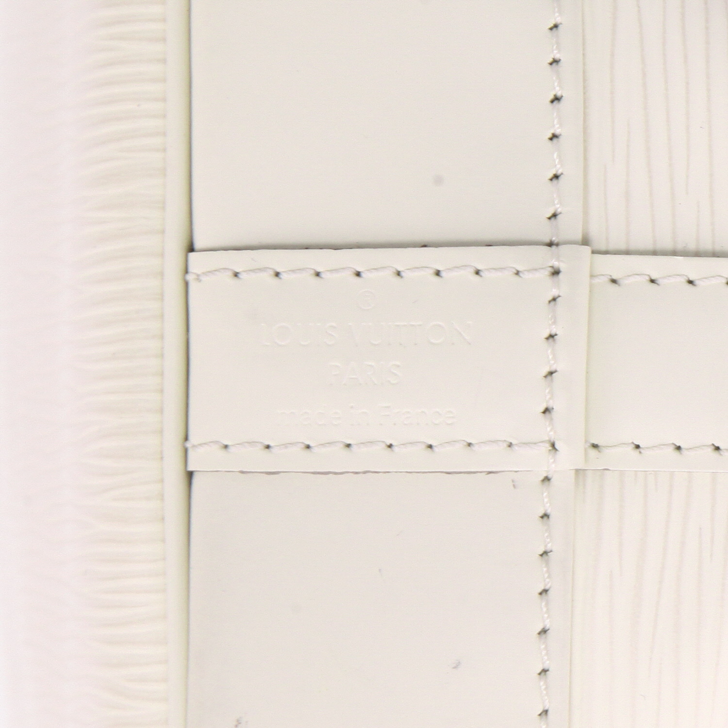 Sac cabas Louis Vuitton  Grand Noé en cuir épi blanc - Detail D9