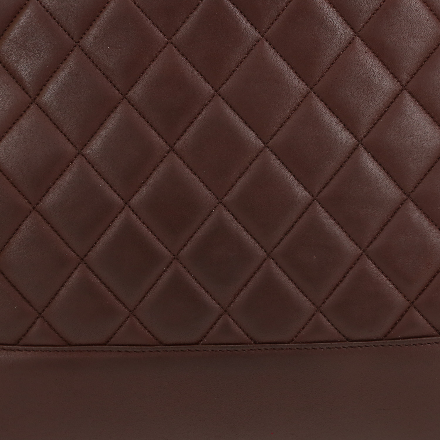 Sac à main Chanel Vintage en cuir matelassé marron - Detail D1