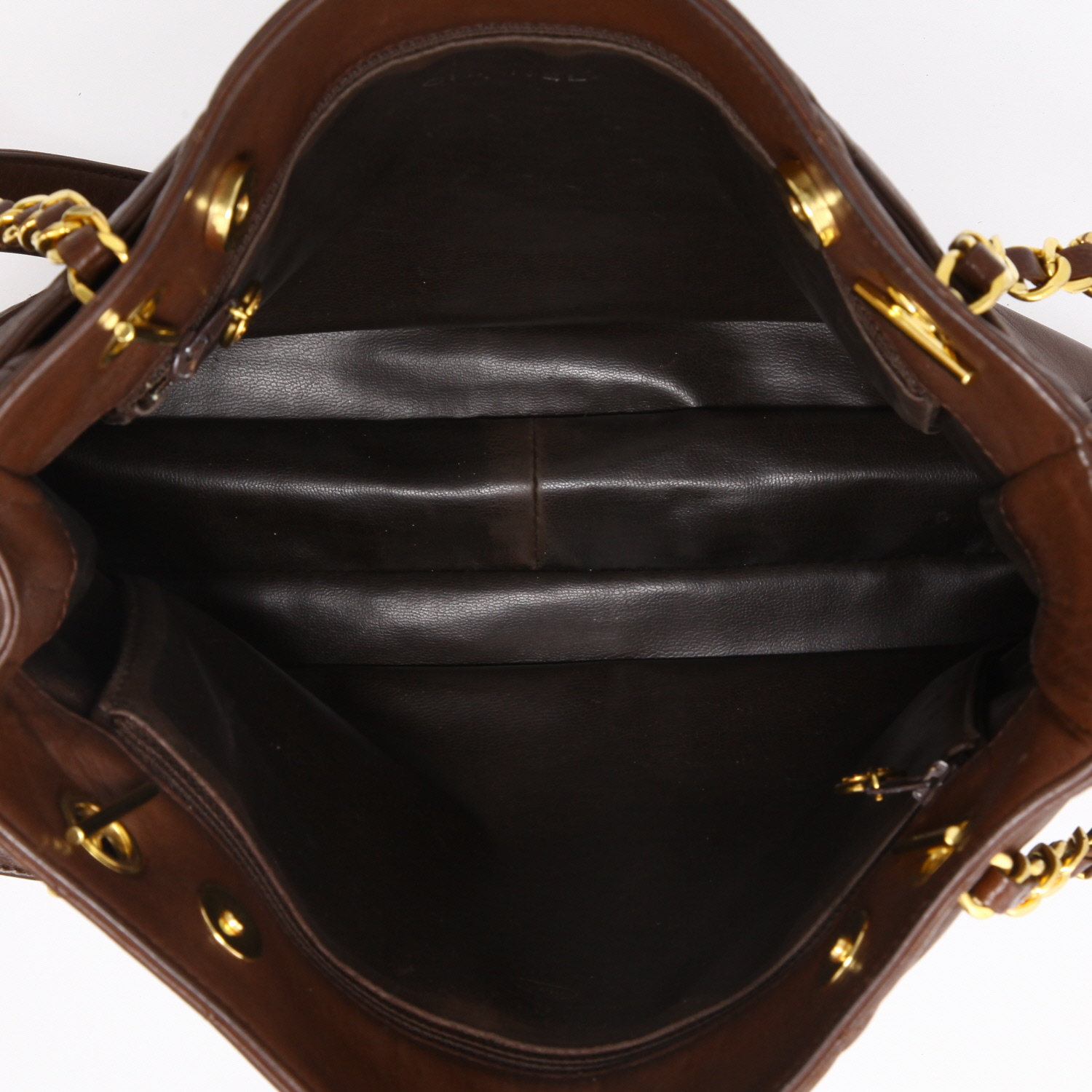 Sac à main Chanel Vintage en cuir matelassé marron - Detail D8