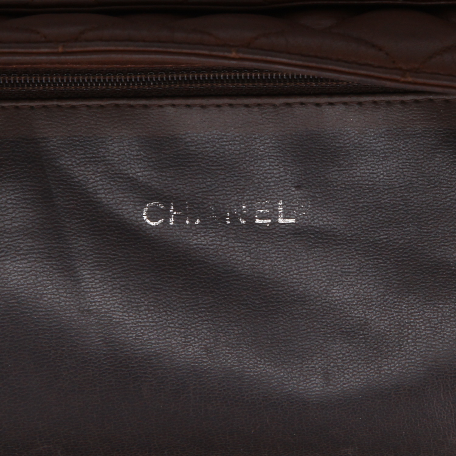 Sac à main Chanel Vintage en cuir matelassé marron - Detail D9