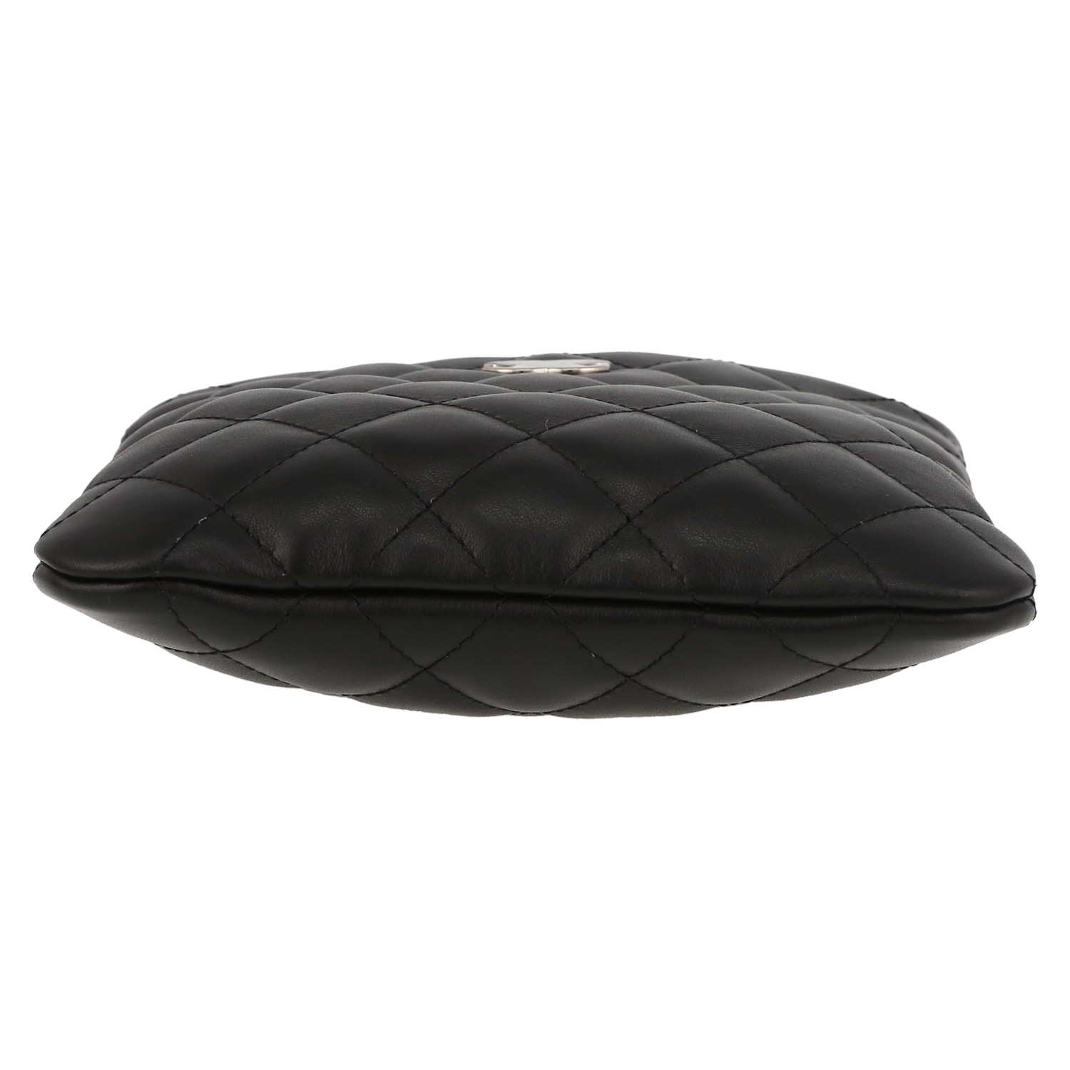 Sac à main Chanel Pochette en cuir matelassé noir - Detail D4