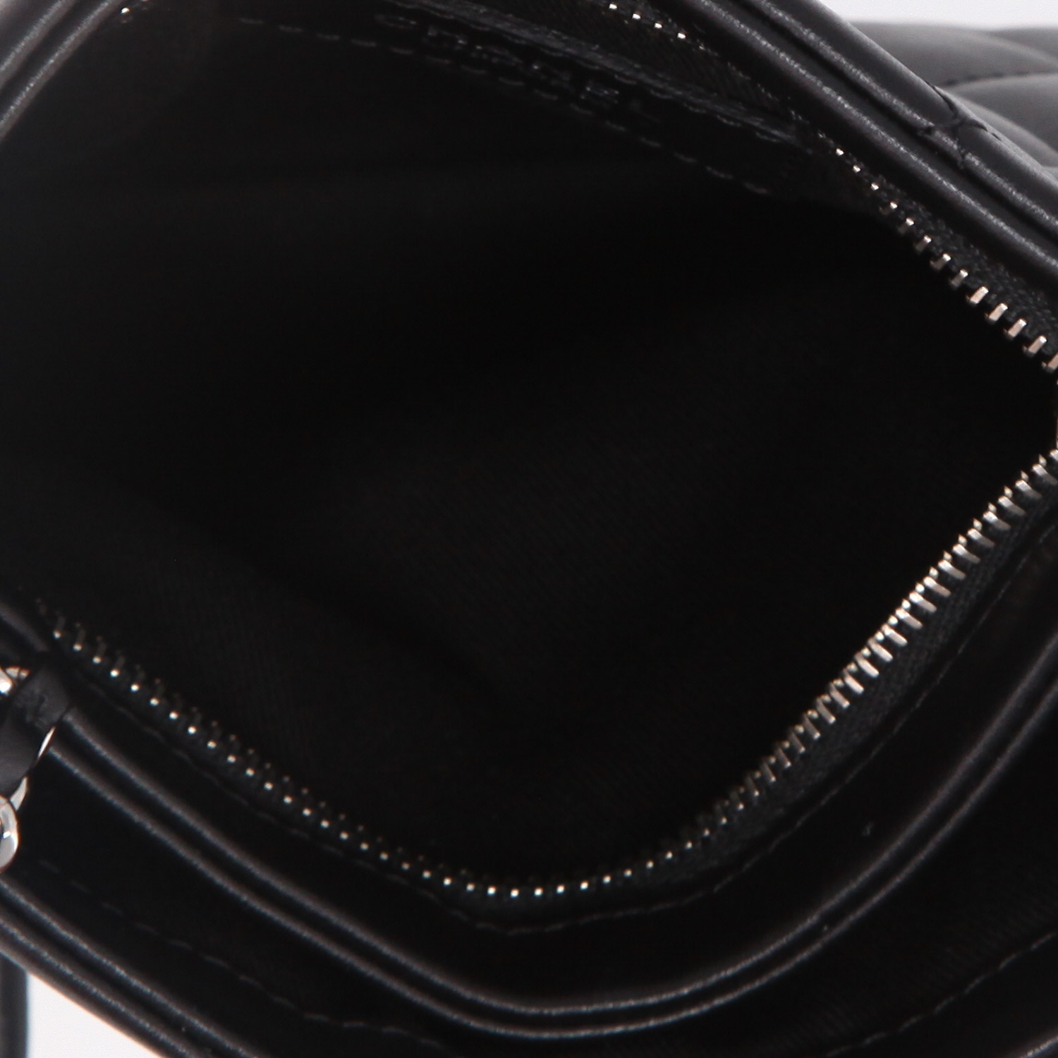 Sac à main Chanel Pochette en cuir matelassé noir - Detail D8