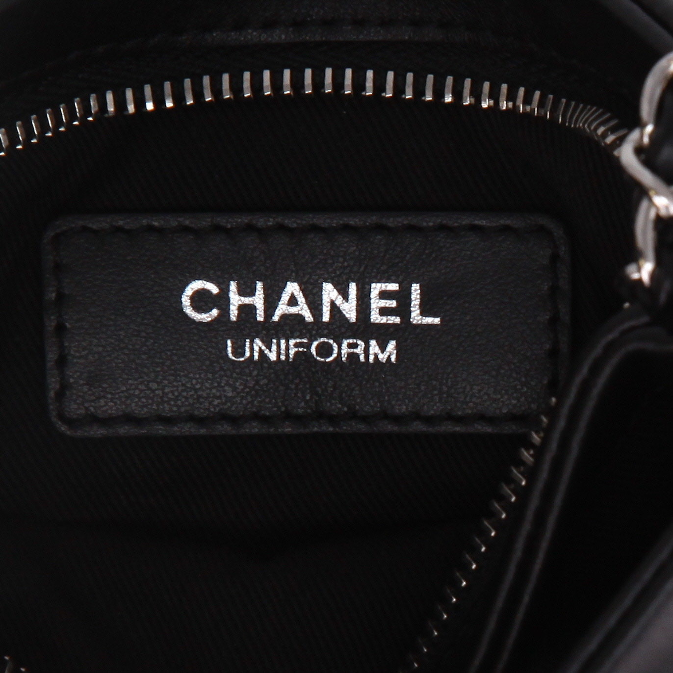 Sac à main Chanel Pochette en cuir matelassé noir - Detail D9