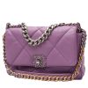 Bolso bandolera Chanel  19 en cuero acolchado violeta - 00pp thumbnail
