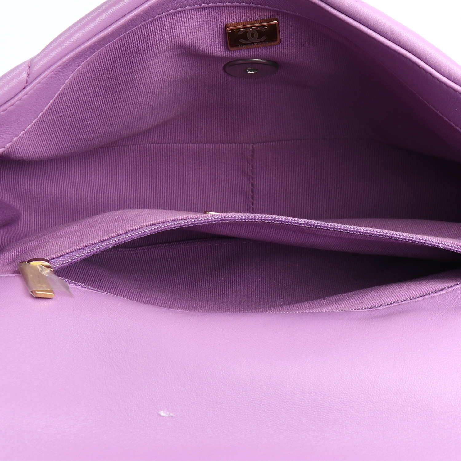 Bolso bandolera Chanel  19 en cuero acolchado violeta - Detail D2