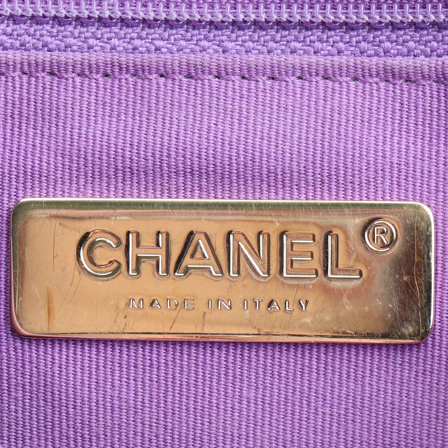 Bolso bandolera Chanel  19 en cuero acolchado violeta - Detail D3