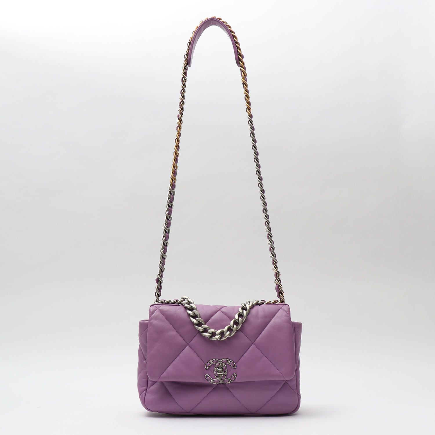 Sac bandoulière Chanel  19 en cuir matelassé violet - Detail D8