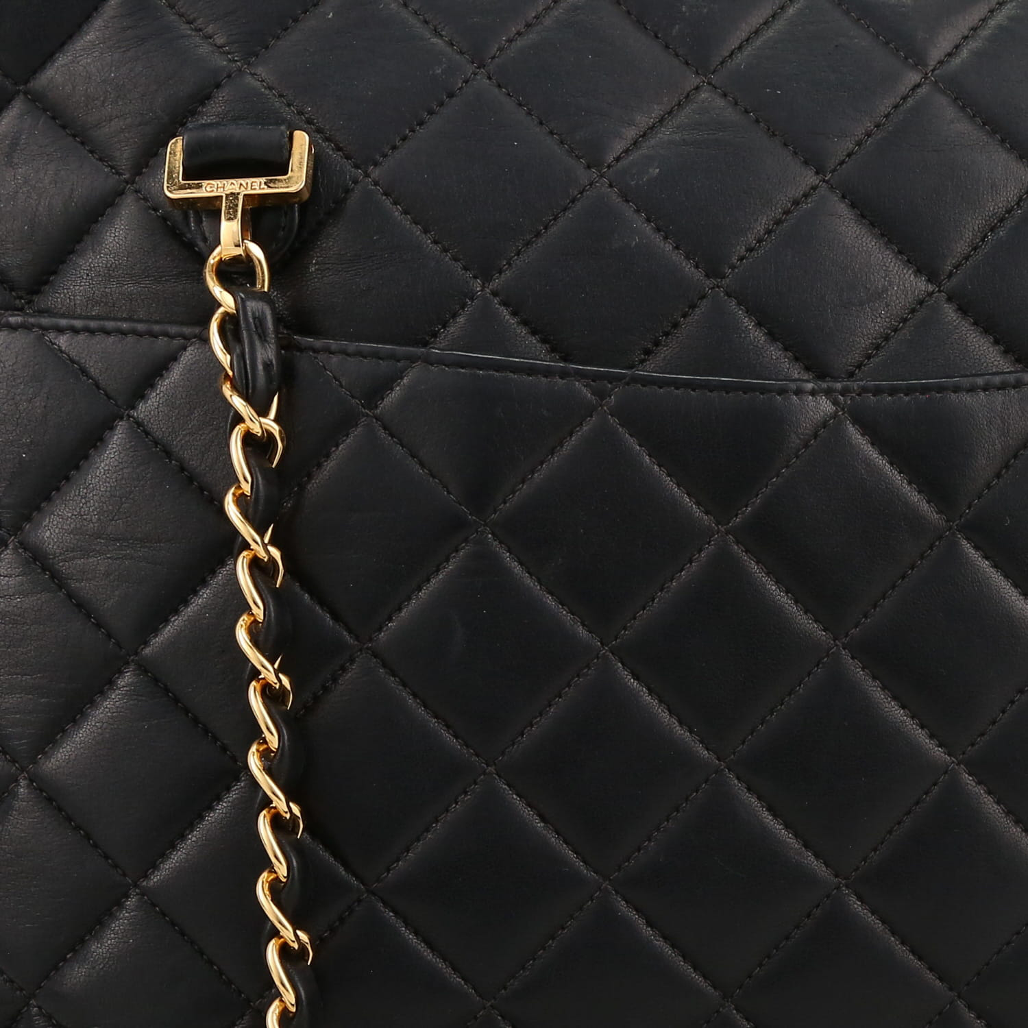 Bolso para llevar al hombro Chanel  Vintage Shopping en cuero acolchado negro - Detail D1