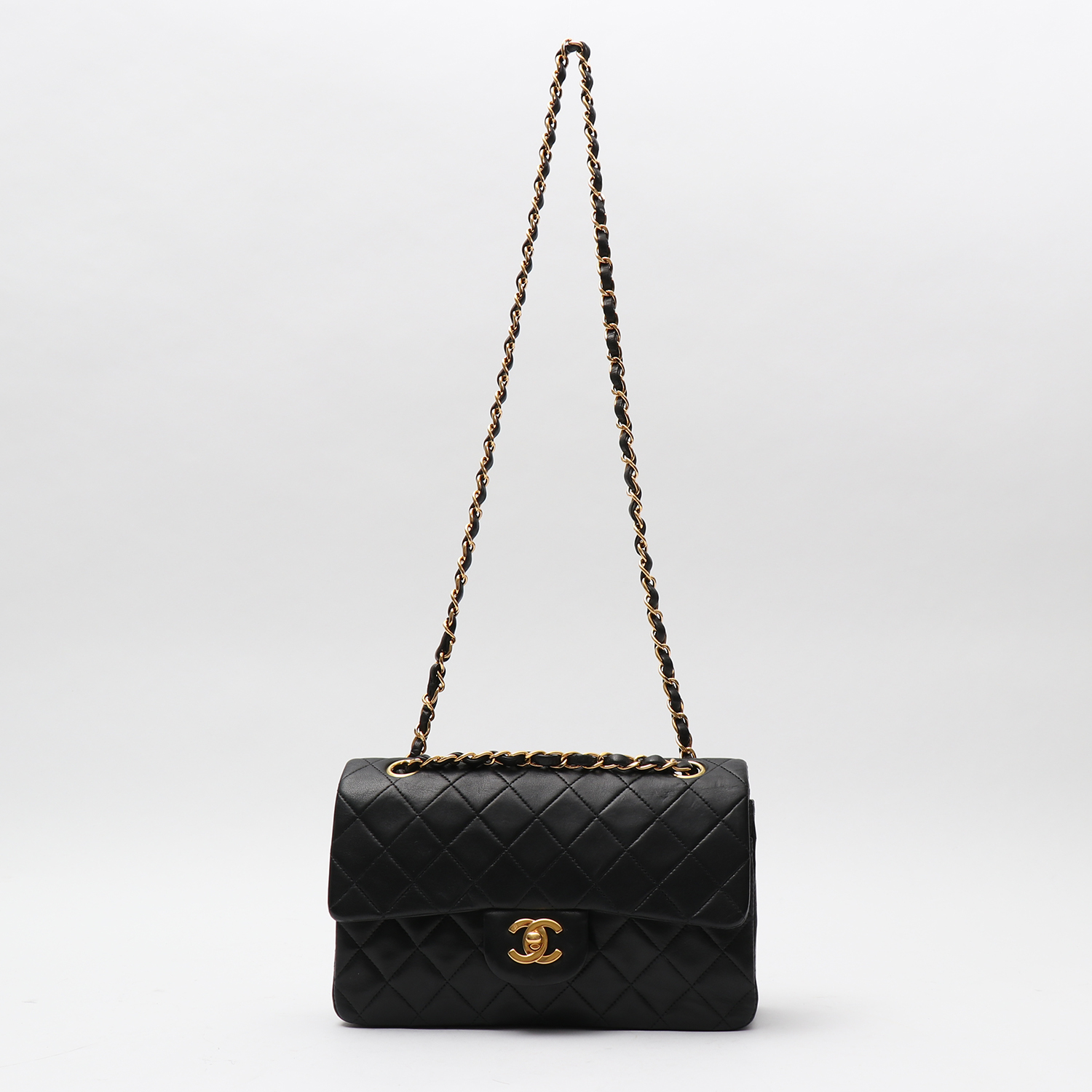 Sac à main Chanel  Timeless petit modèle  en cuir matelassé noir - Detail D8