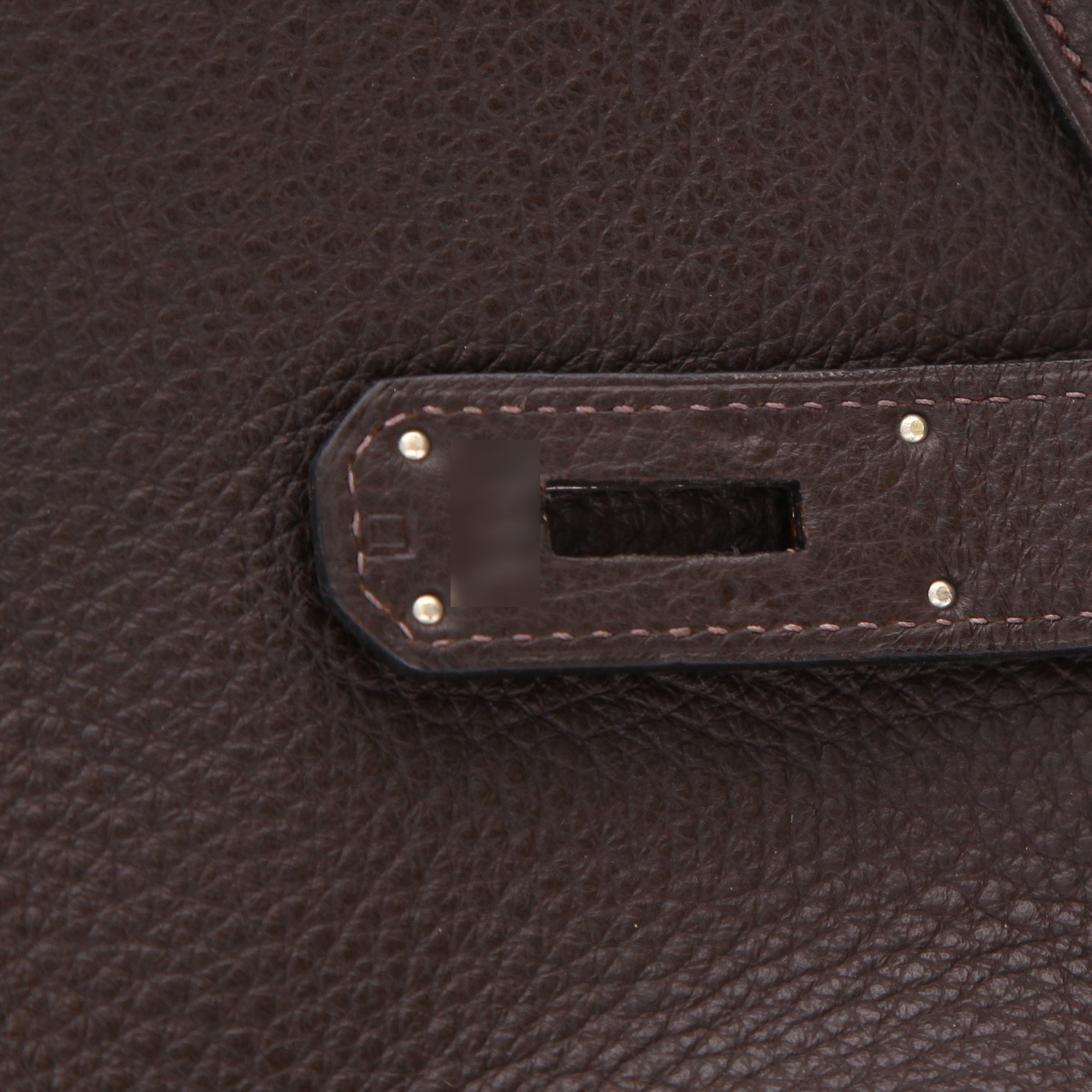 Bolso de mano Hermès  Kelly 40 cm en cuero togo color ébano - Detail D4