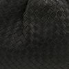 Bolso/bolsito Bottega Veneta  Pouch en cuero intrecciato negro - Detail D1 thumbnail