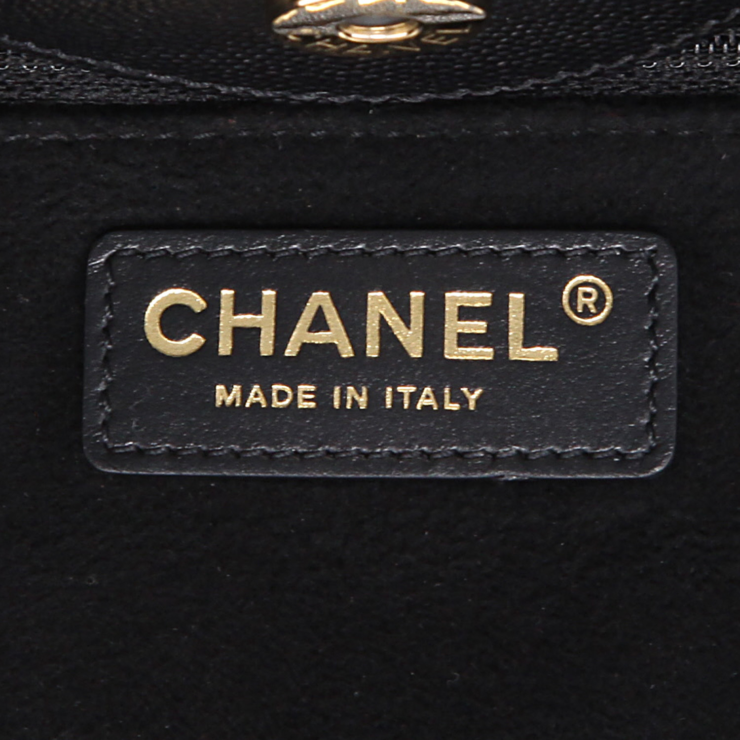 Chanel  Deauville 24 hours bag  in black leather - Detail D9