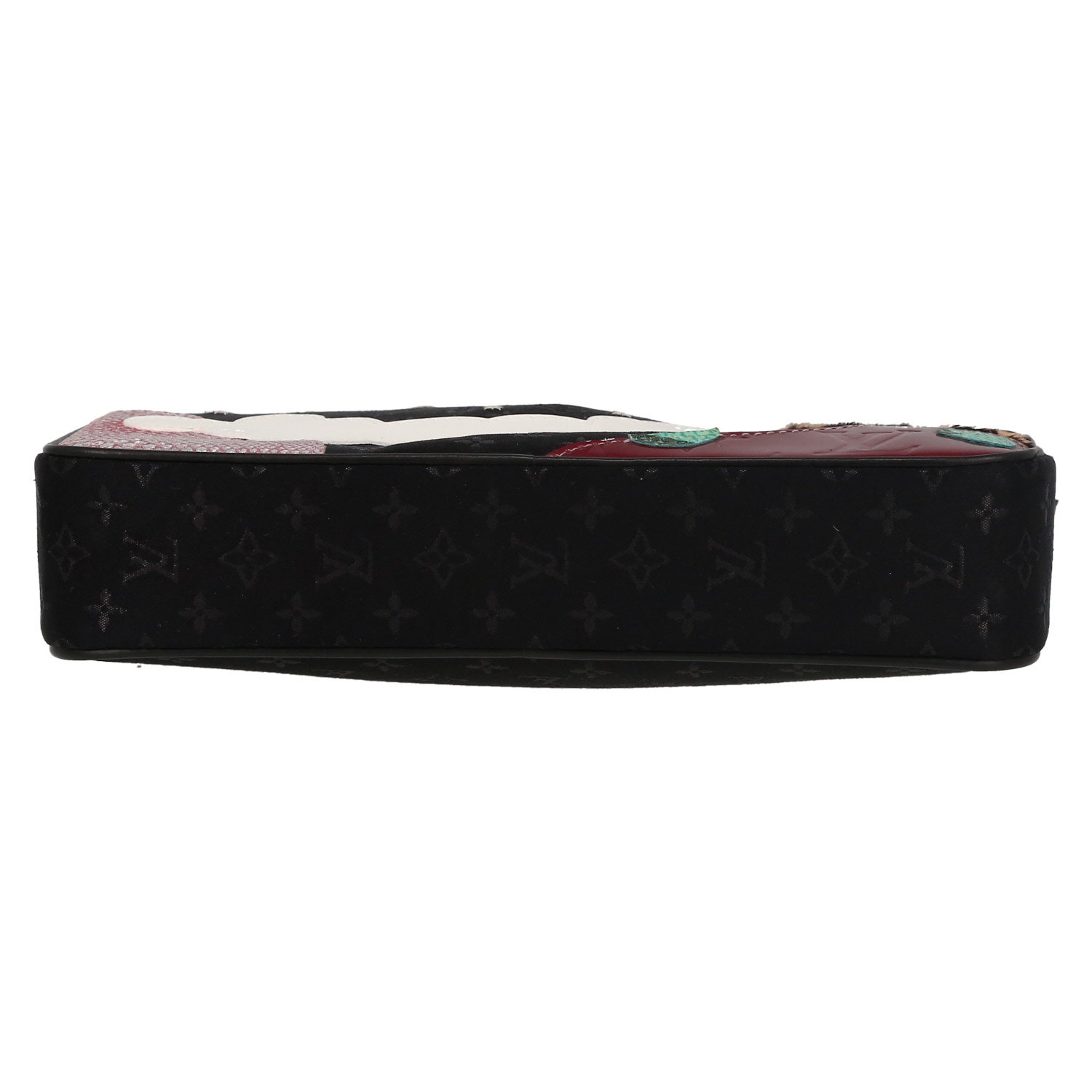Louis Vuitton  Editions Limitées pouch  in black monogram canvas  and black leather - Detail D4