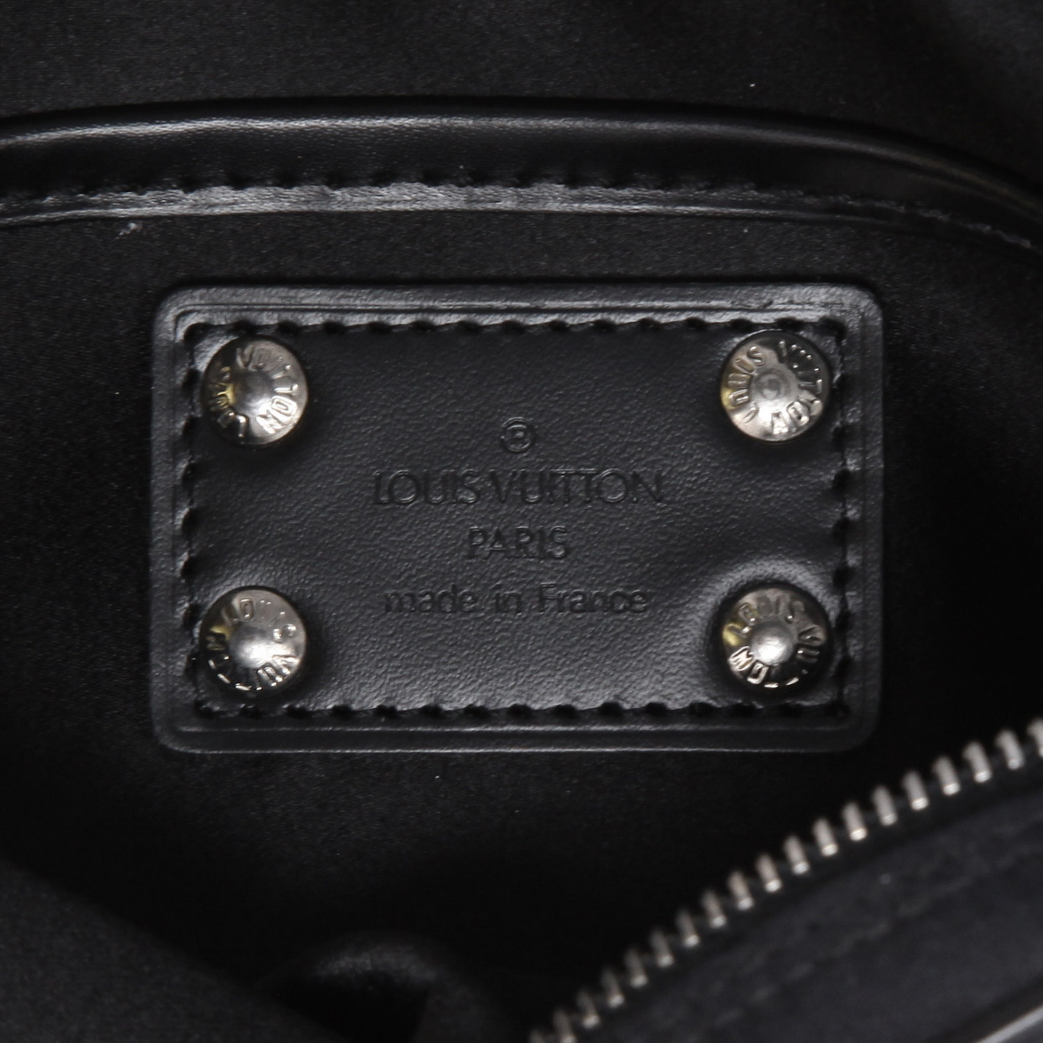 Louis Vuitton  Editions Limitées pouch  in black monogram canvas  and black leather - Detail D9