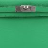 Hermès  Kelly 20 cm handbag  in green Comics Mysore leather - Detail D1 thumbnail