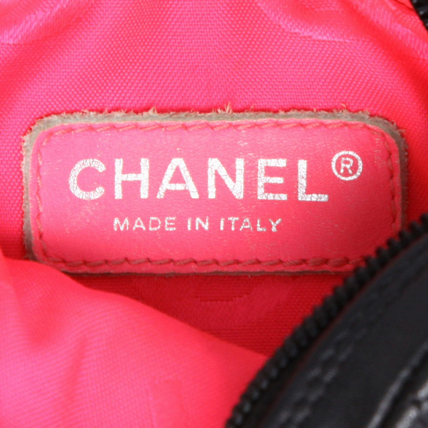 Sac à main Chanel  Cambon en cuir matelassé noir - Detail D9