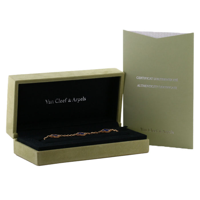 Van Cleef 
Arpels Alhambra Vintage bracelet in yellow gold and agate