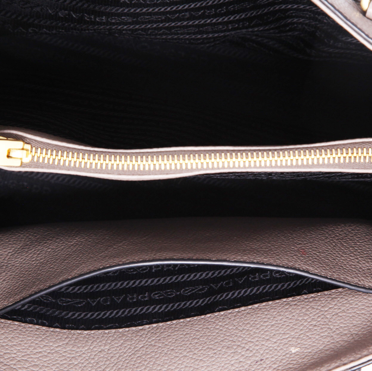 Prada  Double handbag  in taupe grained leather - Detail D8