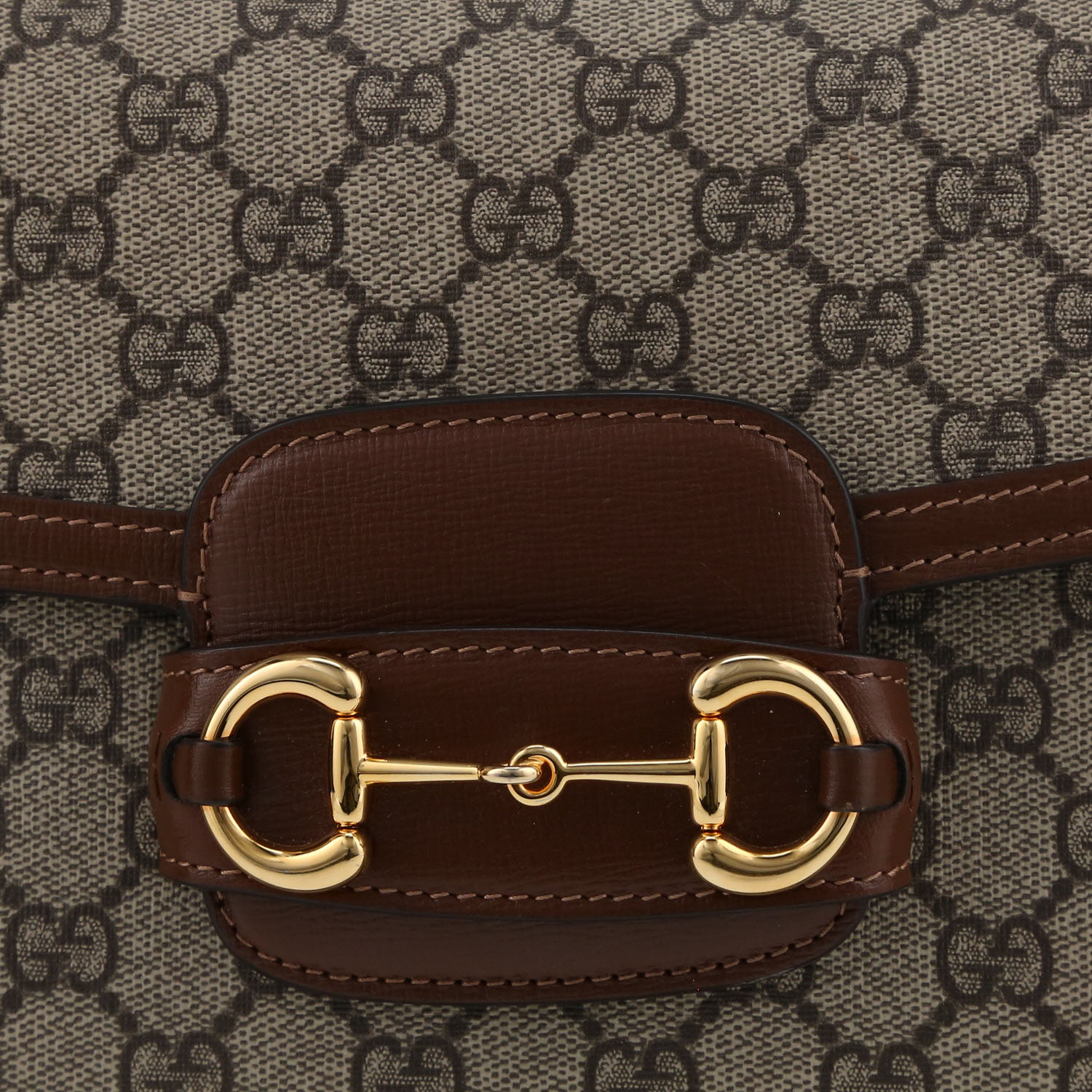 Sac bandoulière Gucci 1955 Horsebit en toile monogram beige et cuir marron - Detail D1