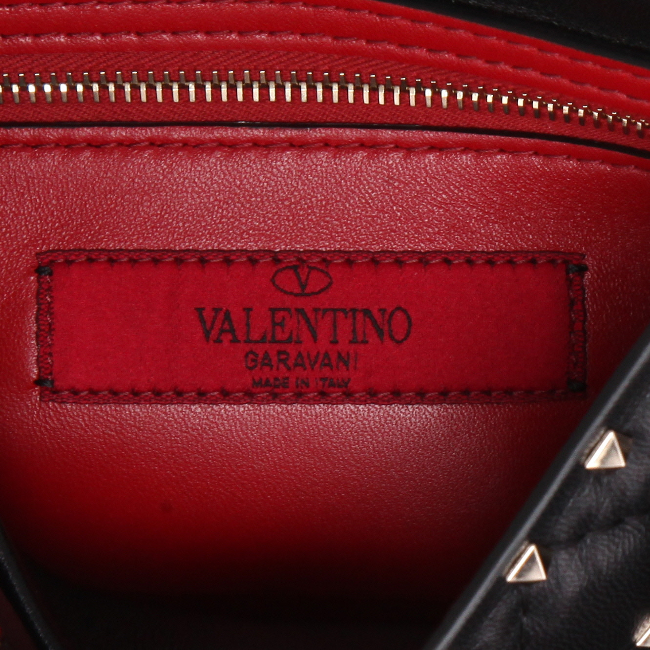 【未使用品箱付き】VALENTINO Black Rockstud　Bag 誠実】 未使用品箱付き】VALENTINO Black Rockstud Bag バッグ
