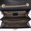 Bolso bandolera Gucci  Interlocking G en cuero granulado negro - Detail D8 thumbnail