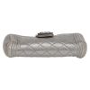 Billetera Chanel   en cuero acolchado plateado - Detail D4 thumbnail