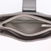 Billetera Chanel   en cuero acolchado plateado - Detail D8 thumbnail