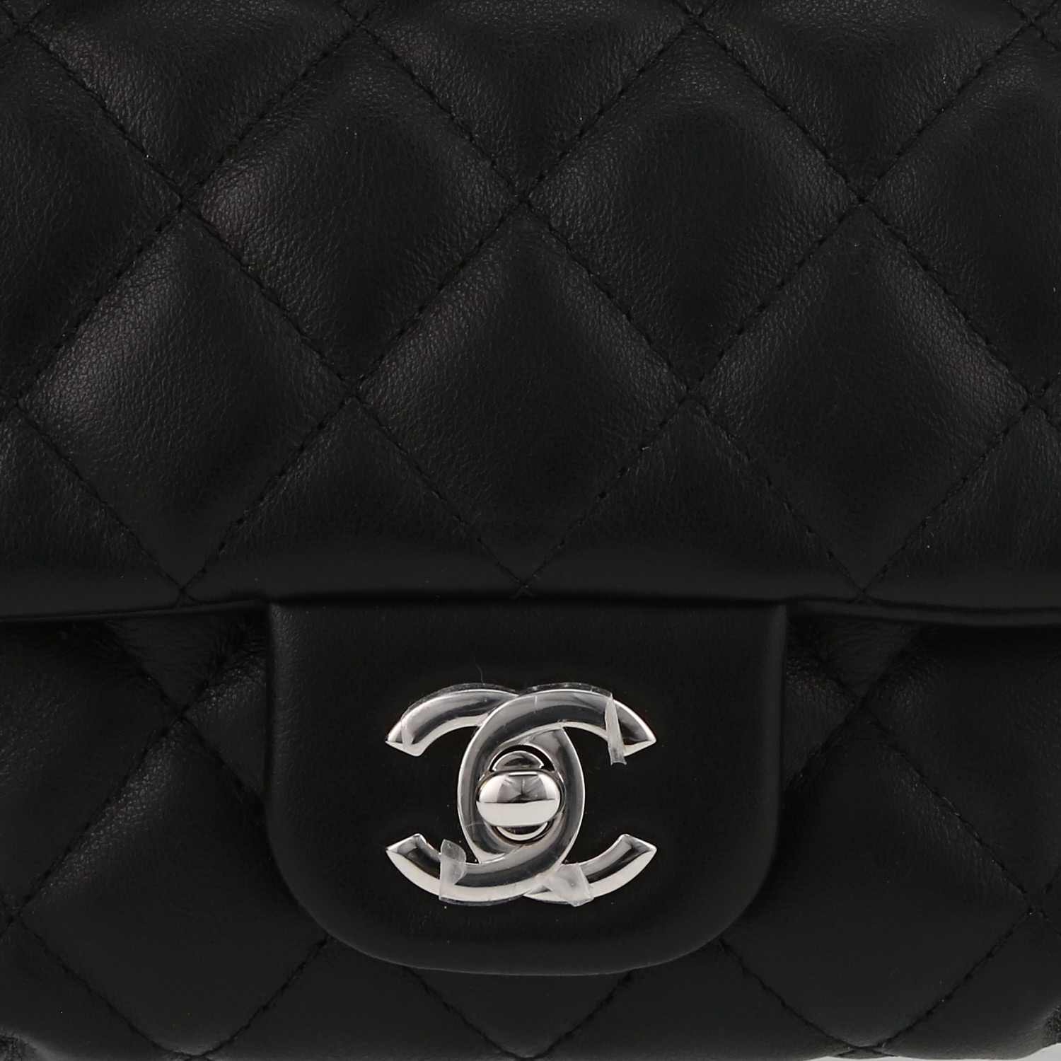 Pochette-ceinture Chanel en cuir matelassé noir - Detail D1