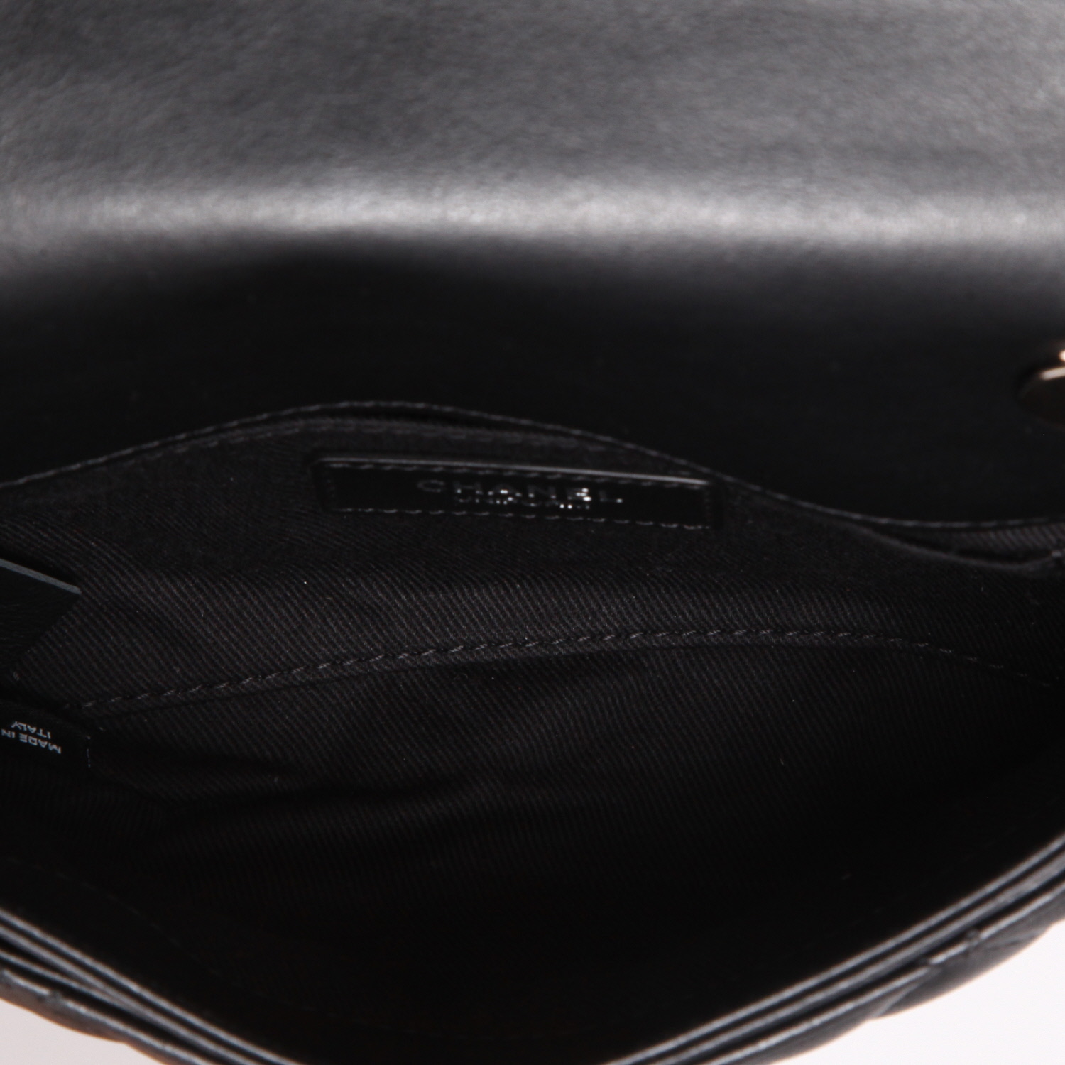 Pochette-ceinture Chanel en cuir matelassé noir - Detail D8