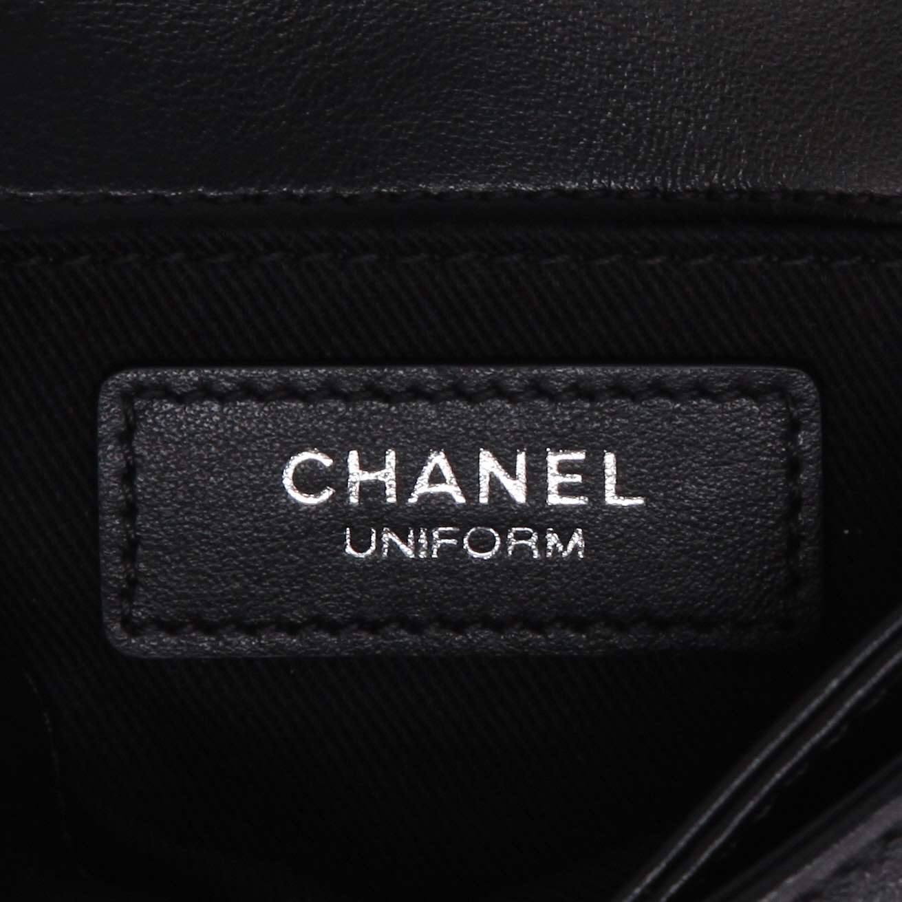 Pochette-ceinture Chanel en cuir matelassé noir - Detail D9
