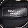 Bolsito de mano Chanel en cuero acolchado negro - Detail D9 thumbnail