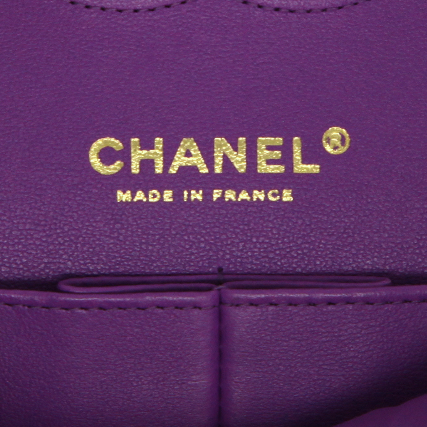 Sac à main Chanel  Timeless Classic en cuir grainé matelassé violet - Detail D9